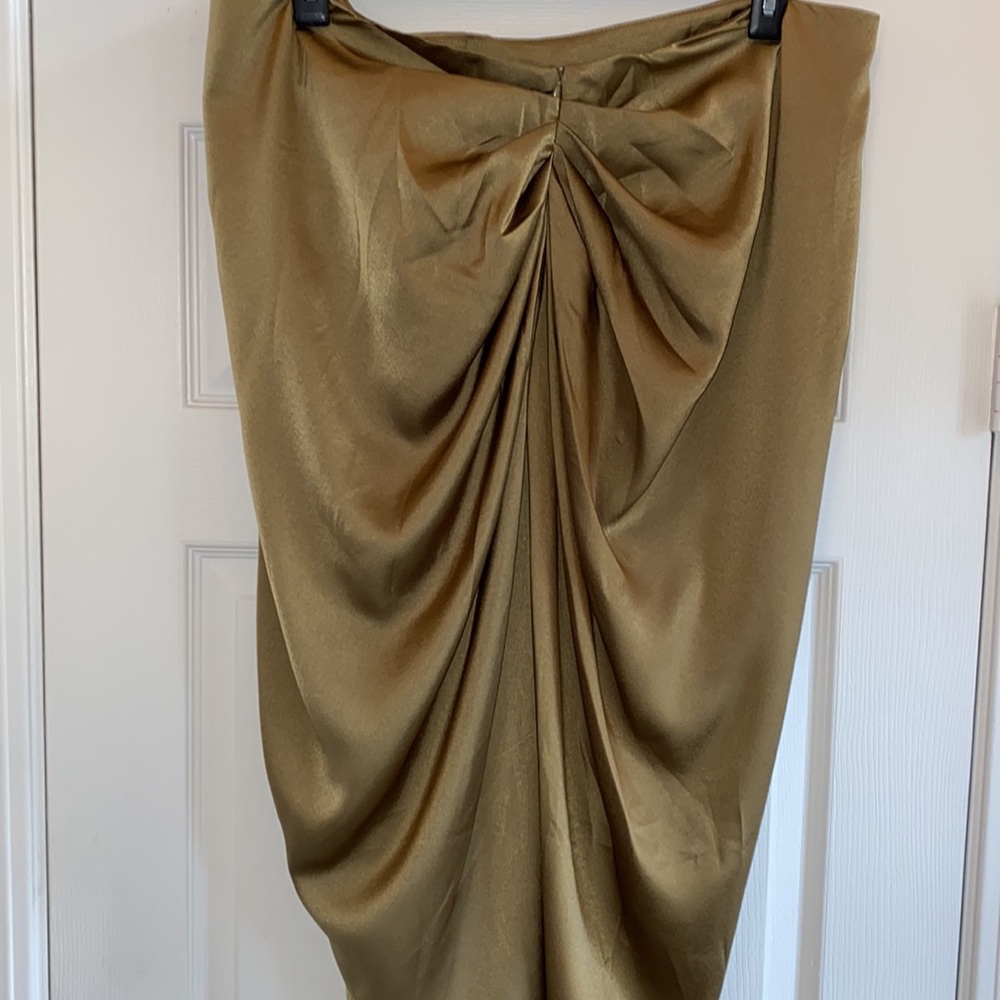 SHEIN CURVE 💝💝 ASYMMETRICAL RUCHED/SPLIT GOLD SKIRT. Size 3X (NWOT)🤩 - Picture 5 of 7